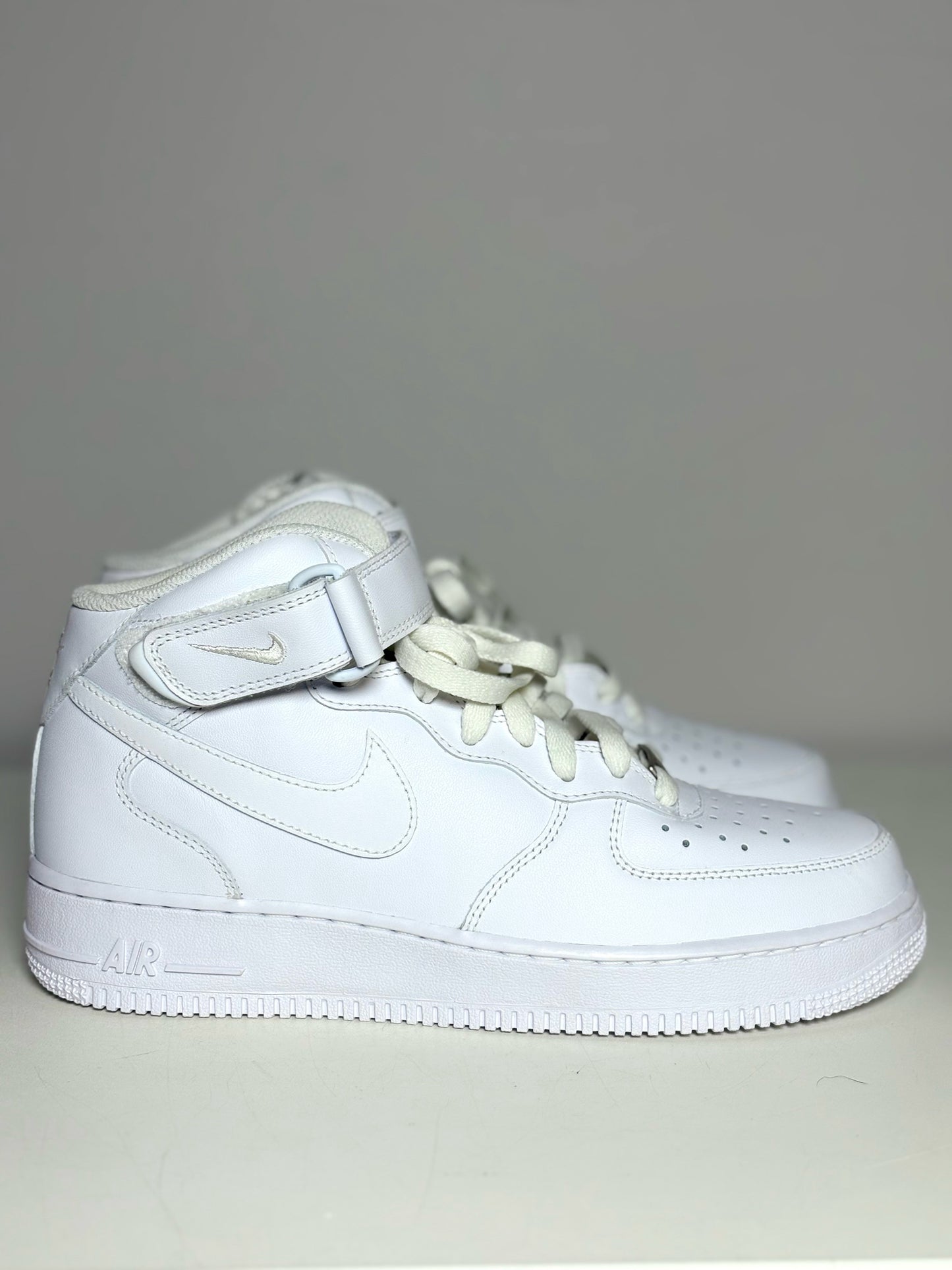W Shoe Size 9 Nike White Leather Air Force 1 Tennis shoes