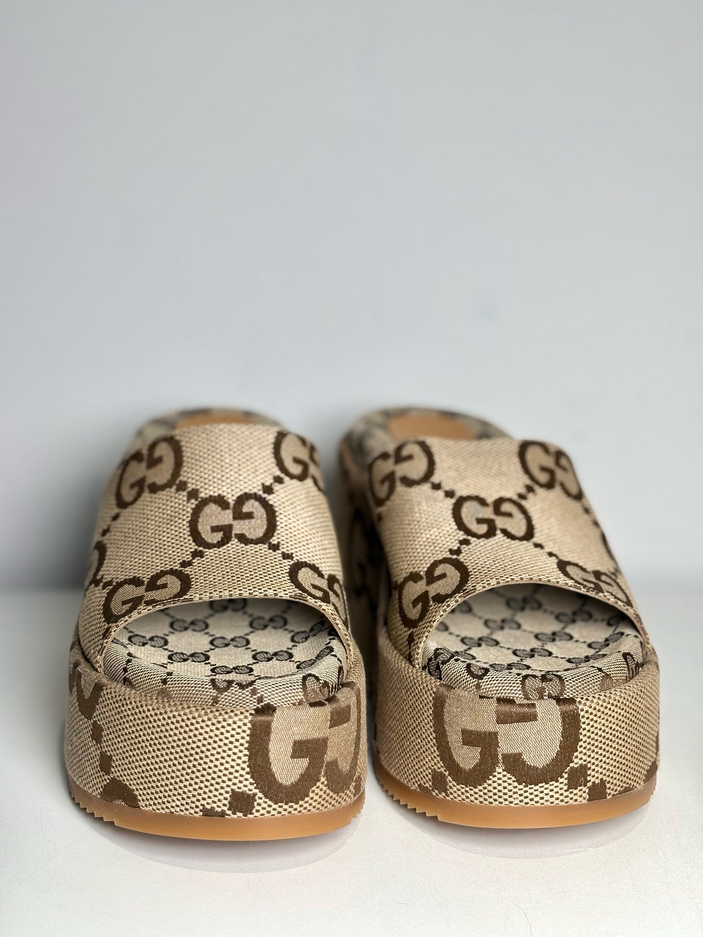 W Shoe Size 39 Gucci GG Beige, Brown Canvas Women's Pre-owned Wedge Slides