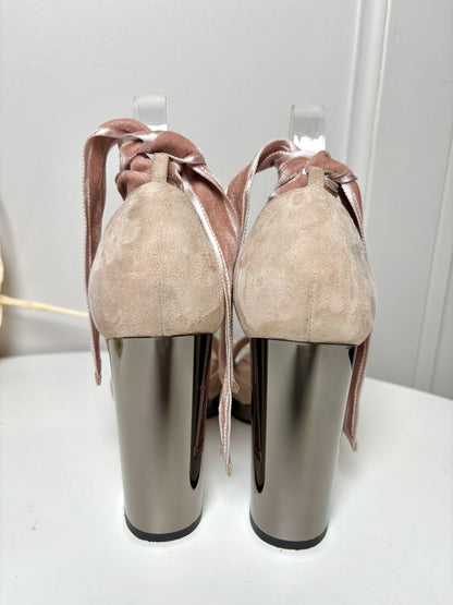 W Shoe Size 39 (8.5 US) Valentino Garavani Pink Suede Pre-owned Heels