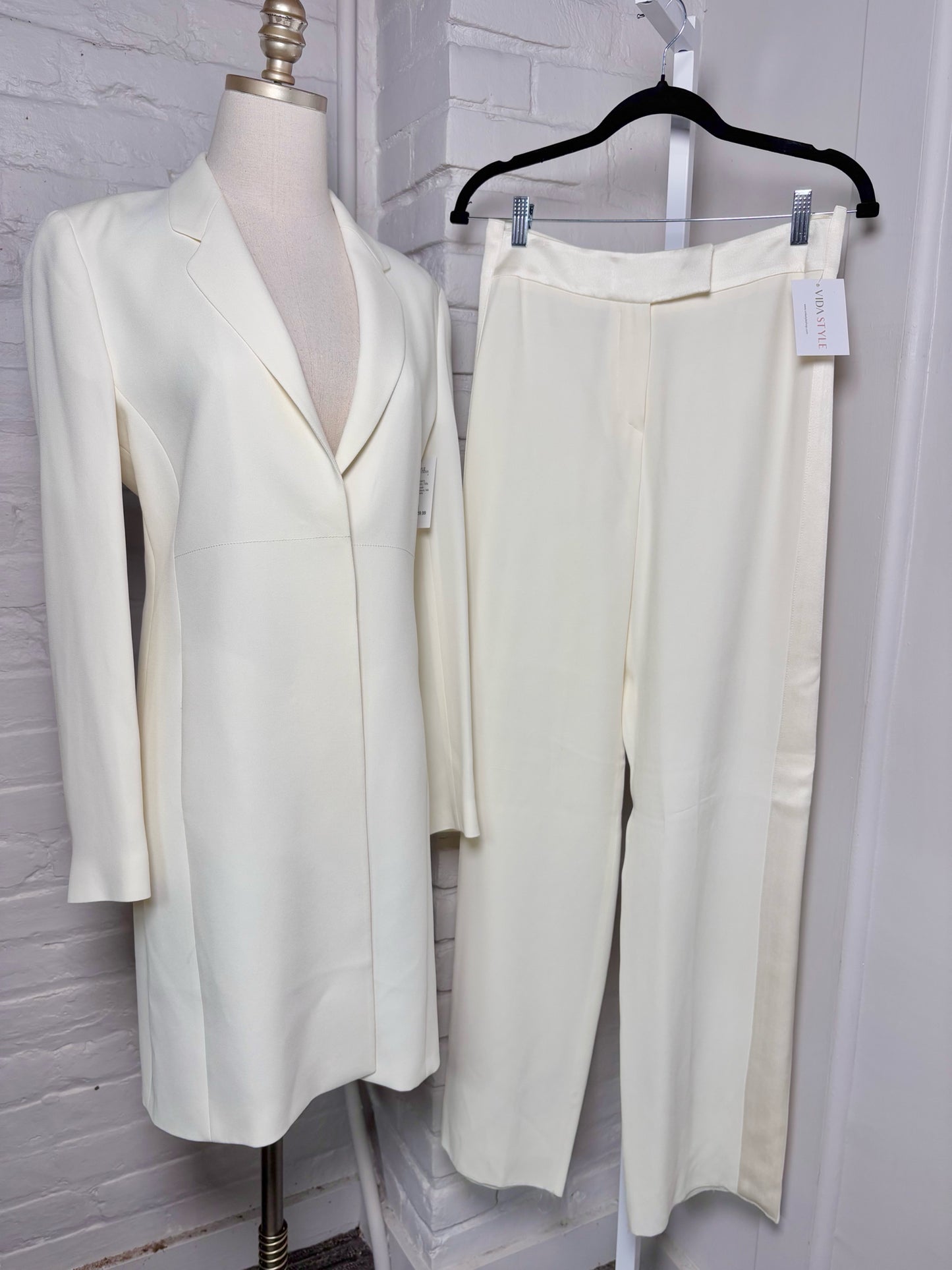 Women Size 40 (4, US) Emporio Armani Cream Tuxedo Pants