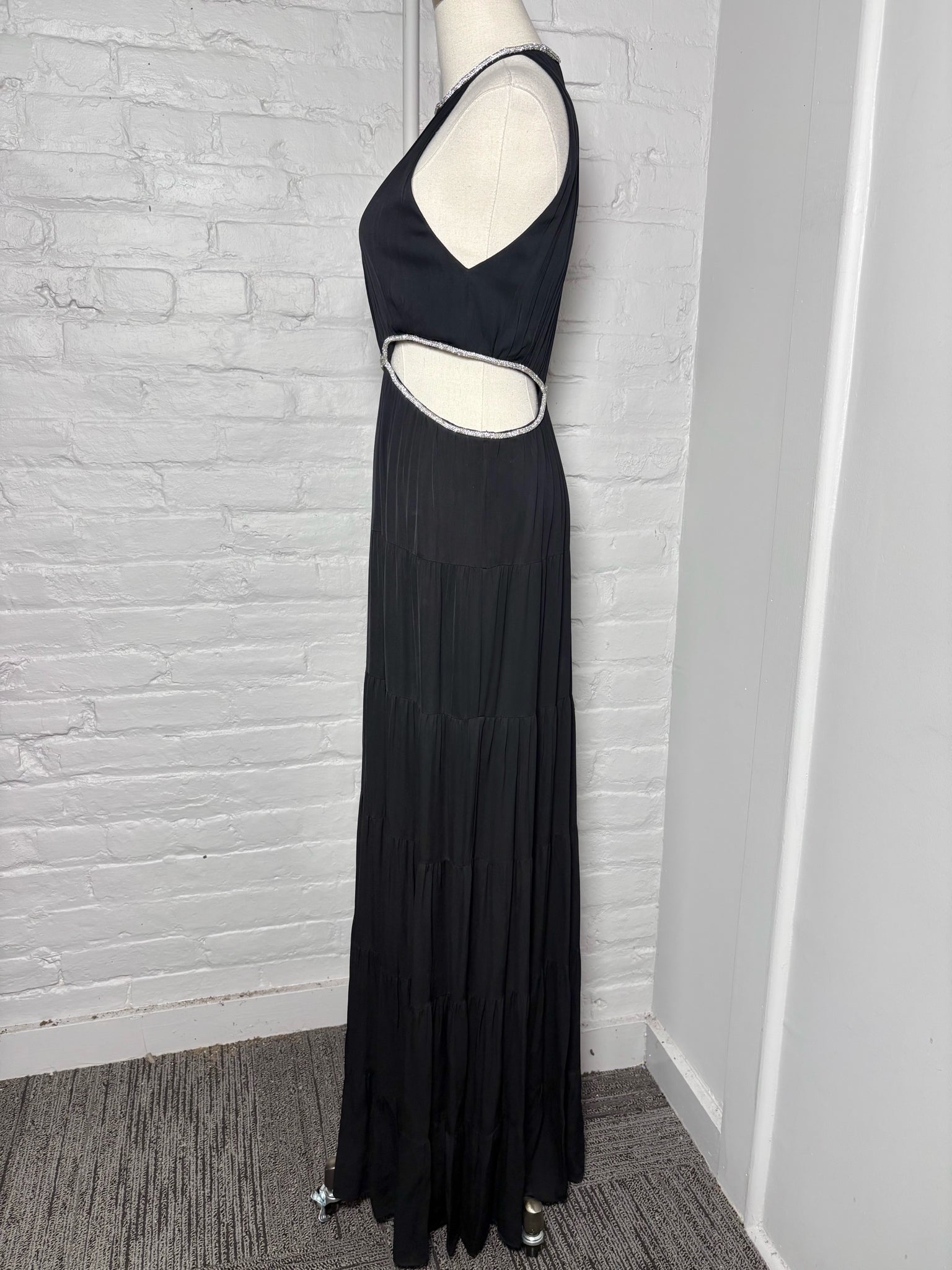 Women Size 4 Alice + Olivia Black Classic Halter Silhouette Maxi Dress