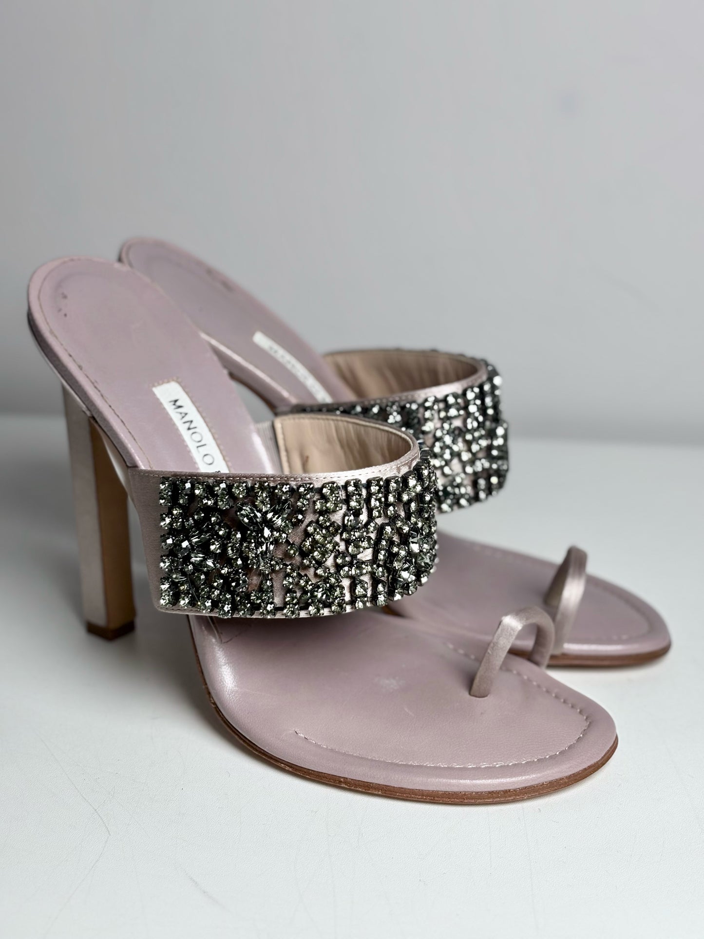 W Shoe Size 38 (7.5 - 8) Manolo Blahnik Skyscan Model Mauve Leather Heels, Pre-owned