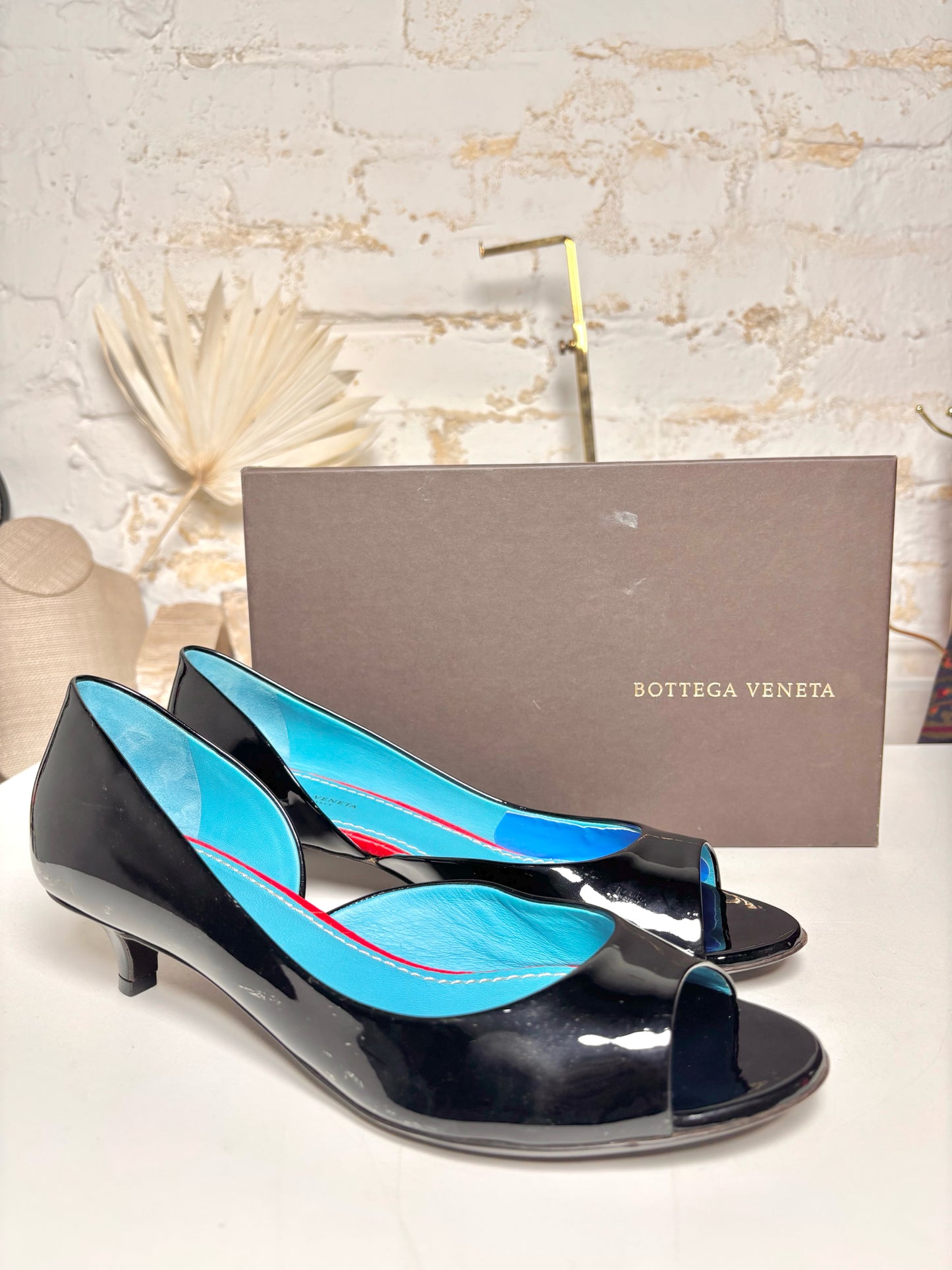 W Shoe Size 39 (8.5 US) Bottega Fiorentina Black Leather Patent Pump