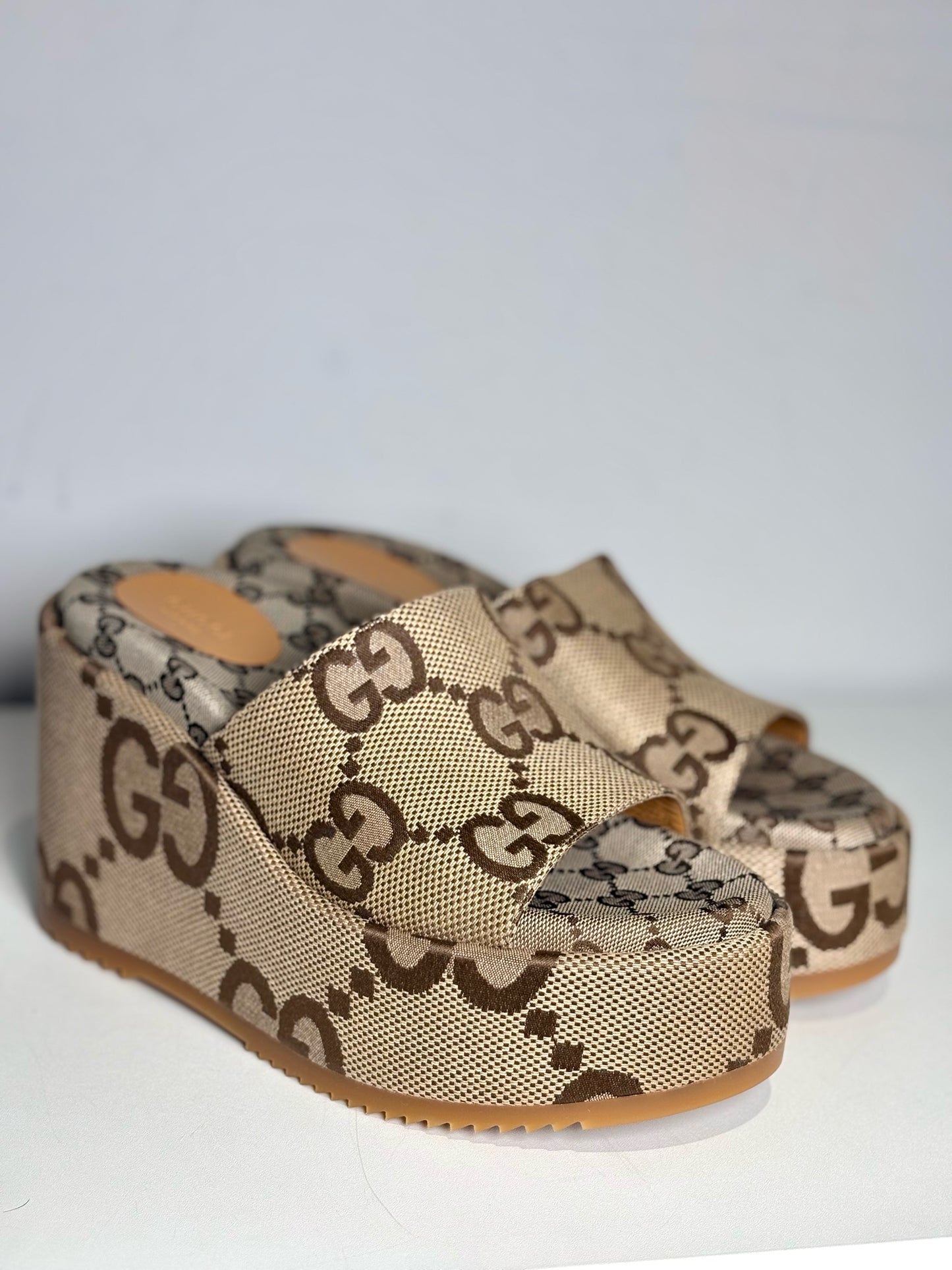 W Shoe Size 39 Gucci GG Beige, Brown Canvas Women's Pre-owned Wedge Slides