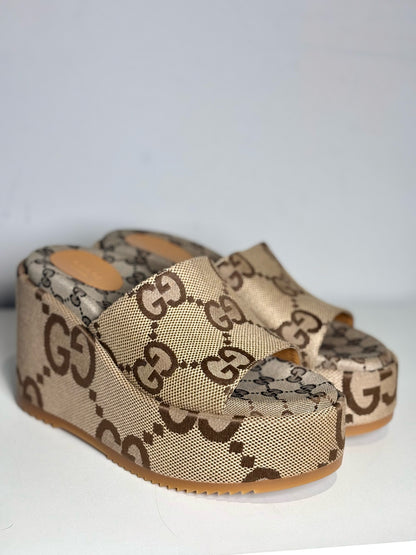 W Shoe Size 39 Gucci GG Beige, Brown Canvas Women's Pre-owned Wedge Slides