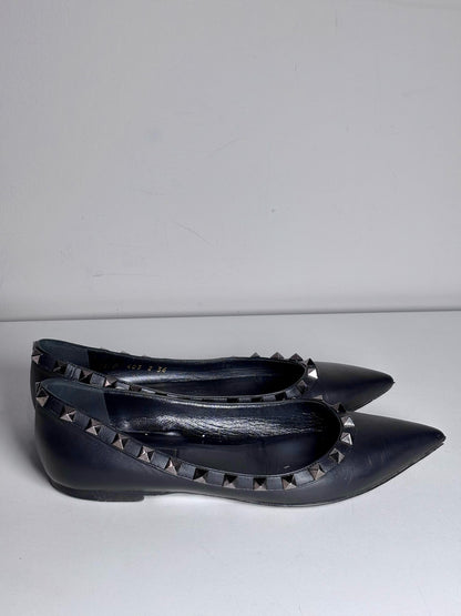W Shoe Size 36 (6, US) Valentino Garavani Black Leather Rockstud Pre-owned Flats