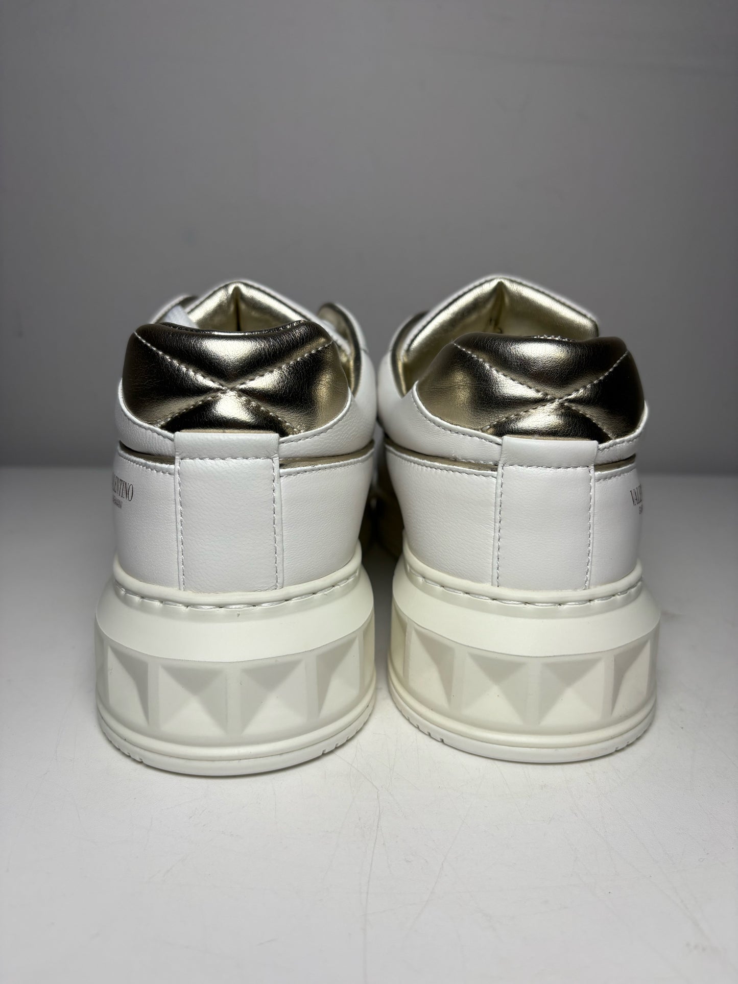 Women's Sz 40 Valentino Garavani One Stud White Platinum Pre-owned Sneakers