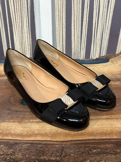 W Shoe Size 8.5 Salvatore Ferragamo Vara Black Patent Leather Bow Pumps