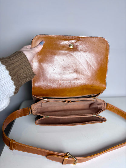 Umberto Italy Vintage Suede, Cowhide Leather Pre-owned Caramel, Beige Purse