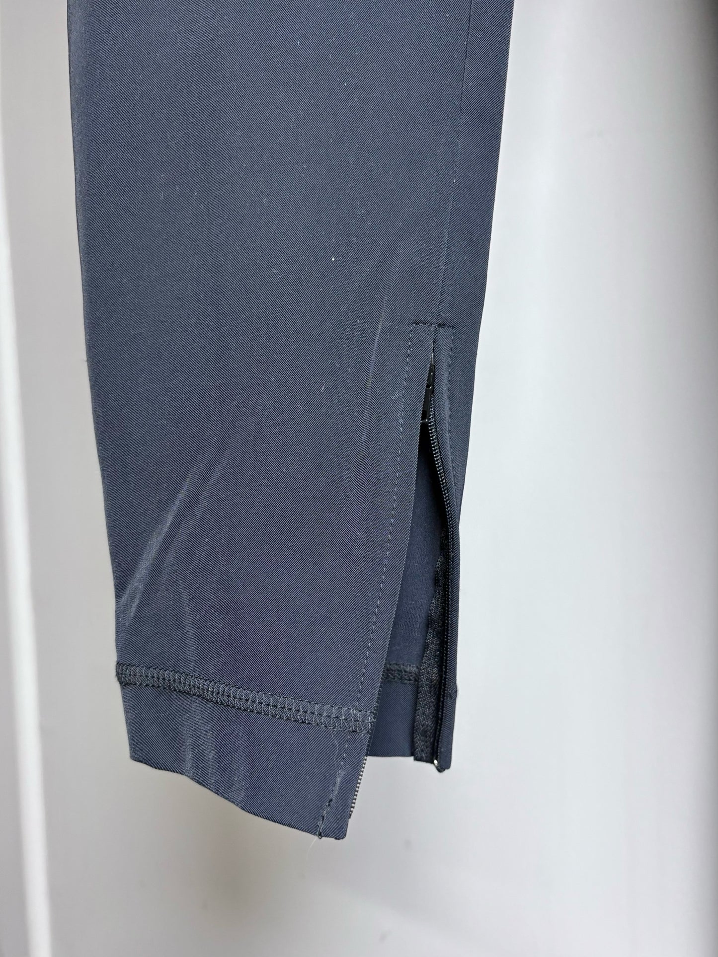 Women Size S Issey Miyake Black Tapered Leg Zipper Ankle Pants