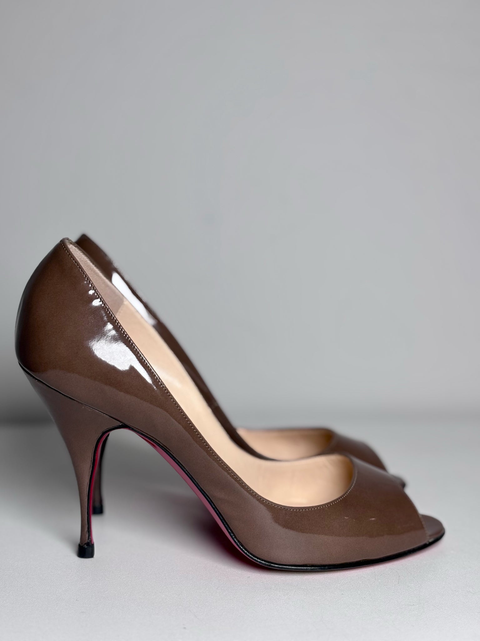 W Shoe Size 38 Christian Louboutin Taupe Leather Patent Pre-owned