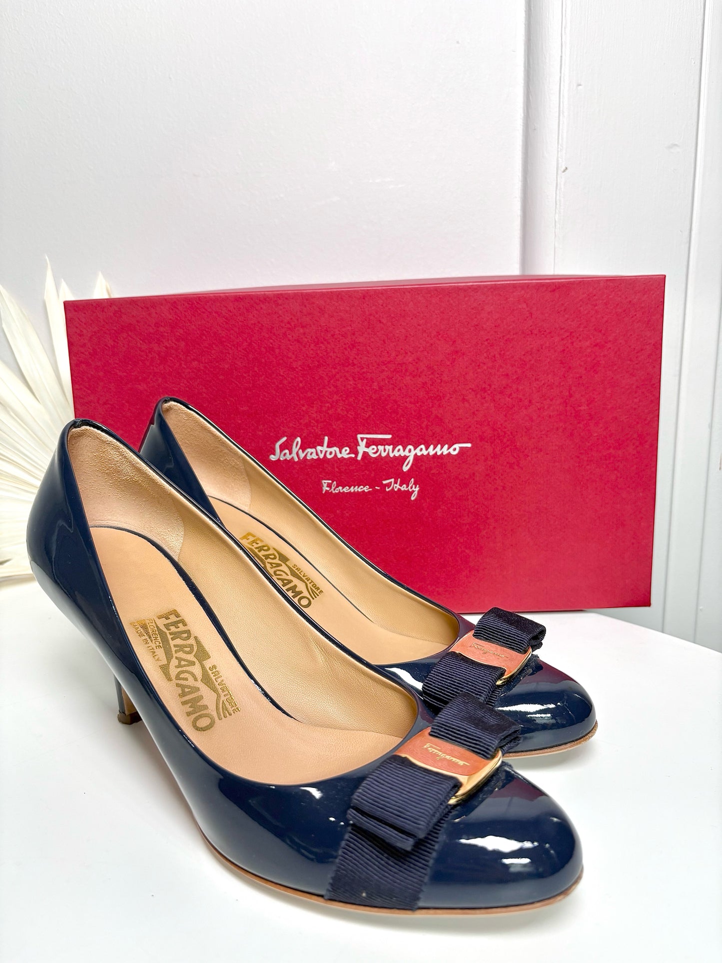 W Shoe Size 7.5 Salvatore Ferragamo Carla Blue Patent Leather Heels