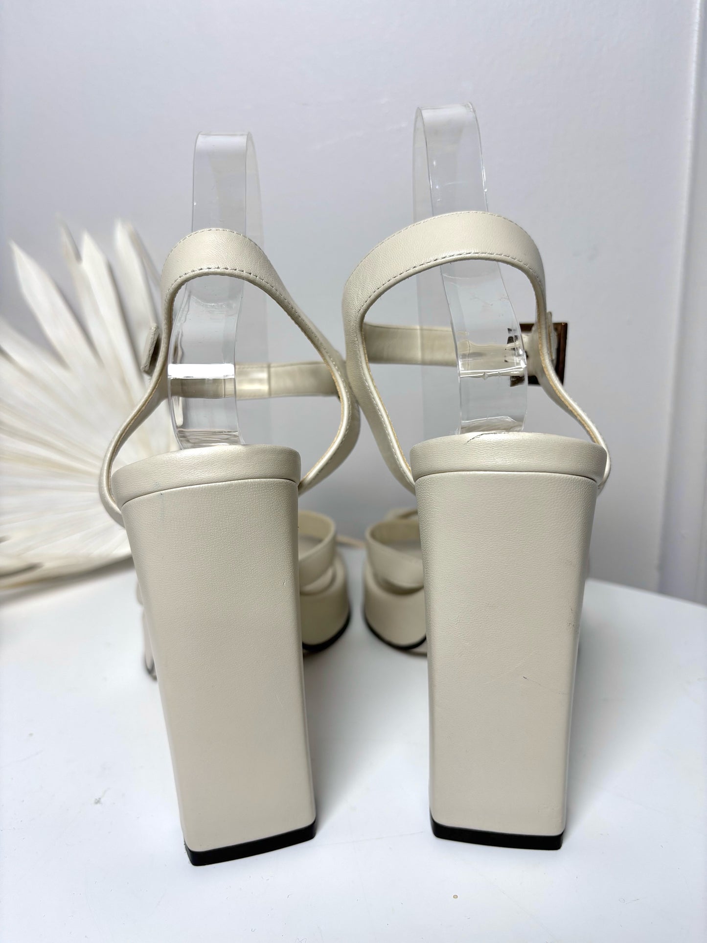W Shoe Size 40 (10, US) Gucci Cream Leather Costanze Ankle NWT, Pre-owned Heels