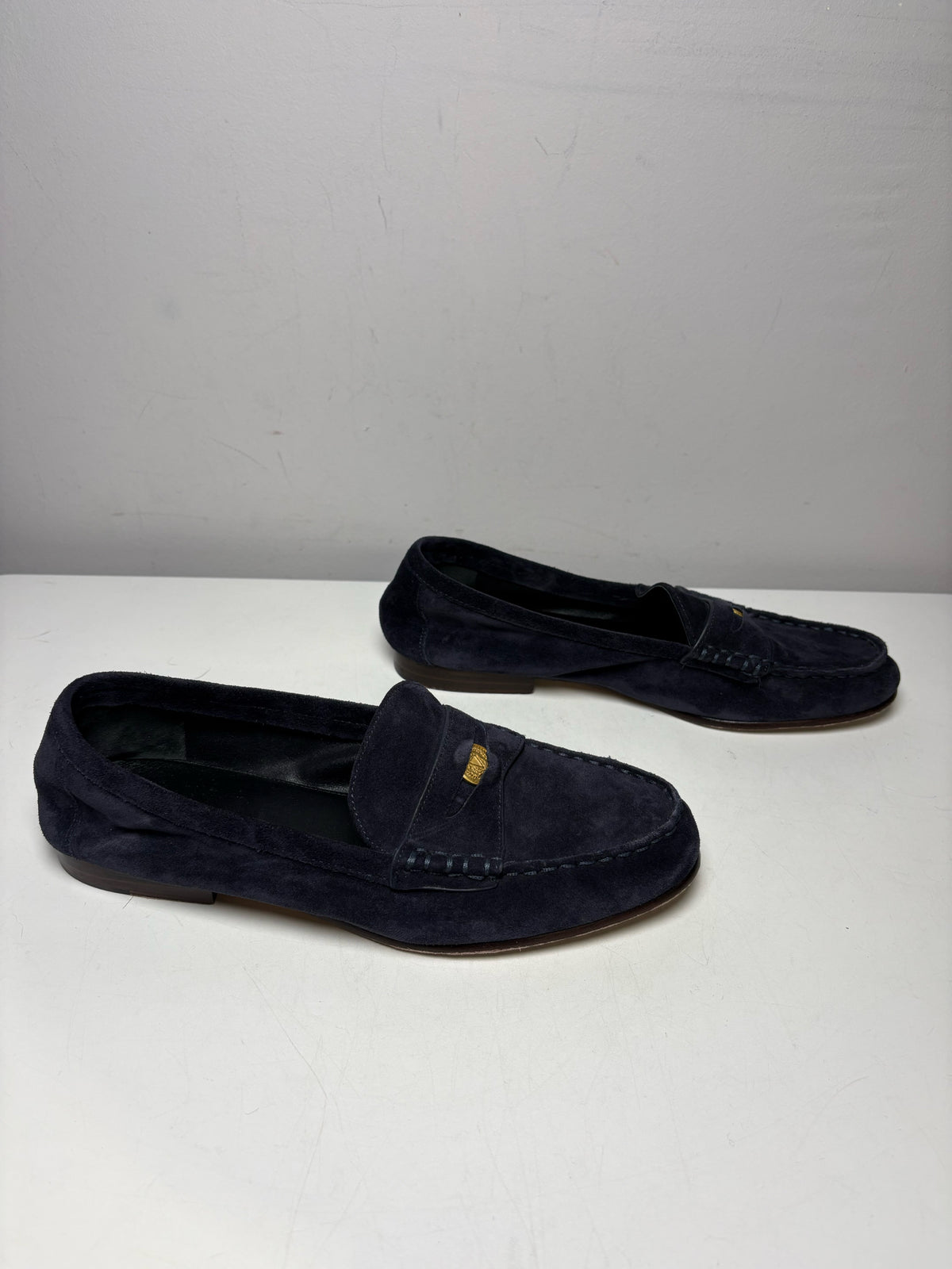 Women's Shoe Size 8.5 Veronica Beard Penny Navy Suede Pre-Owned Loafers