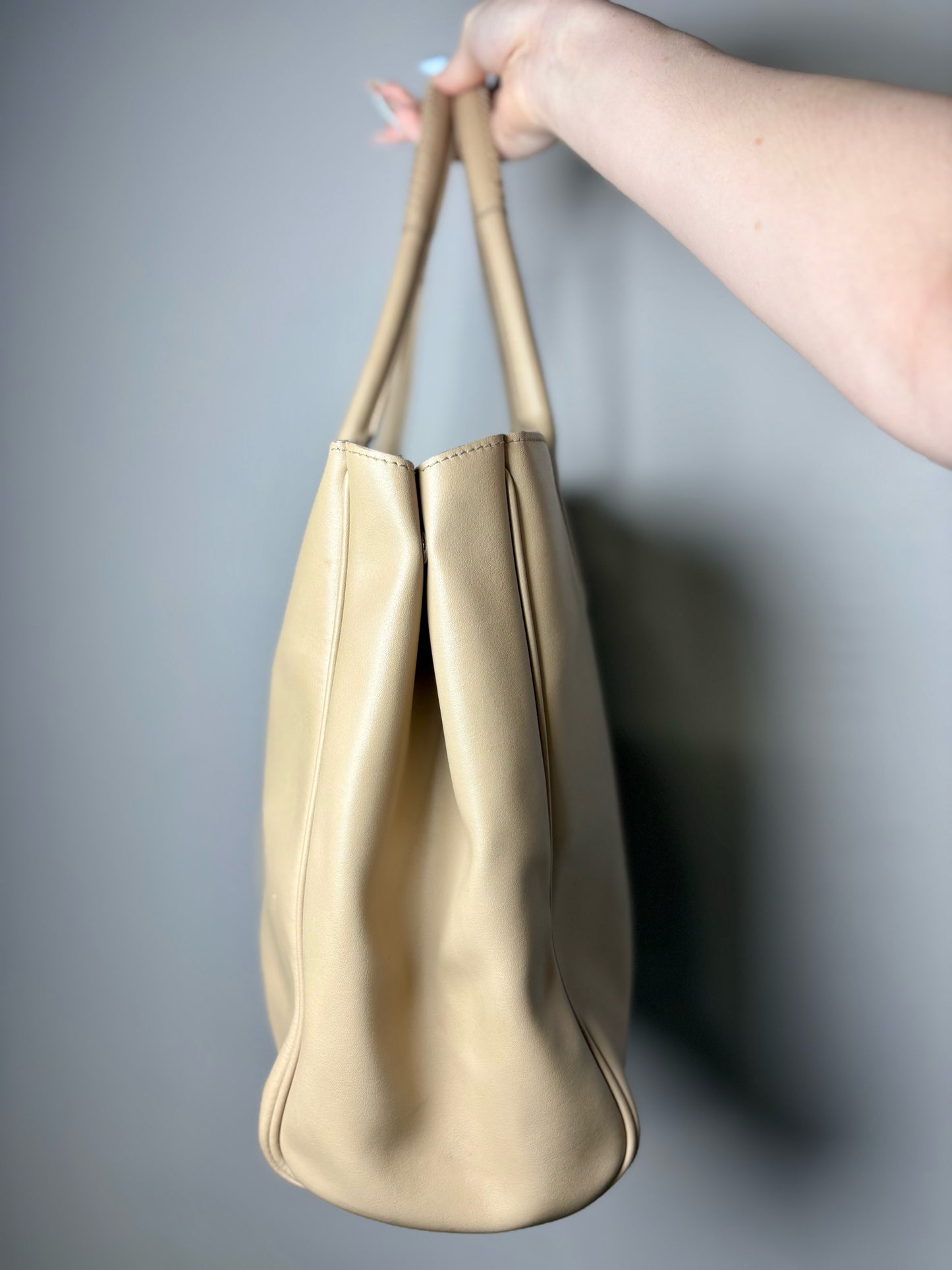 Women's Salvatore Ferragamo Solid Leather Pre-owned Beige Print Large Purse