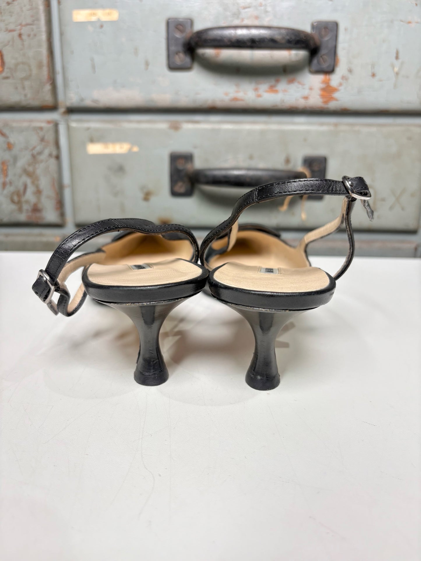 W Shoe Size 39.5 (8.5/9 US) Manolo Blahnik Black Leather Vintage Slingbacks