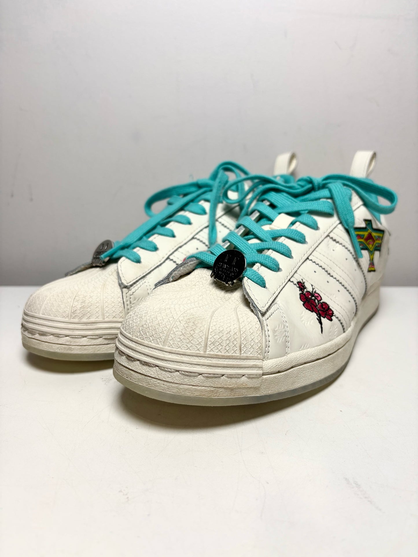 Men Shoe Size 10 Adidas Superstar x Arizona Iced Tea White & Teal Leather Pre-Owned Sneakers