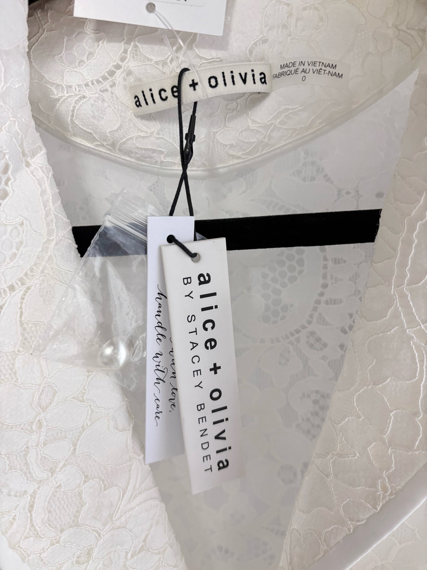 Women Size 0 Alice + Olivia Cream Lace Nylon Pearl Button Pre-owned Blazer