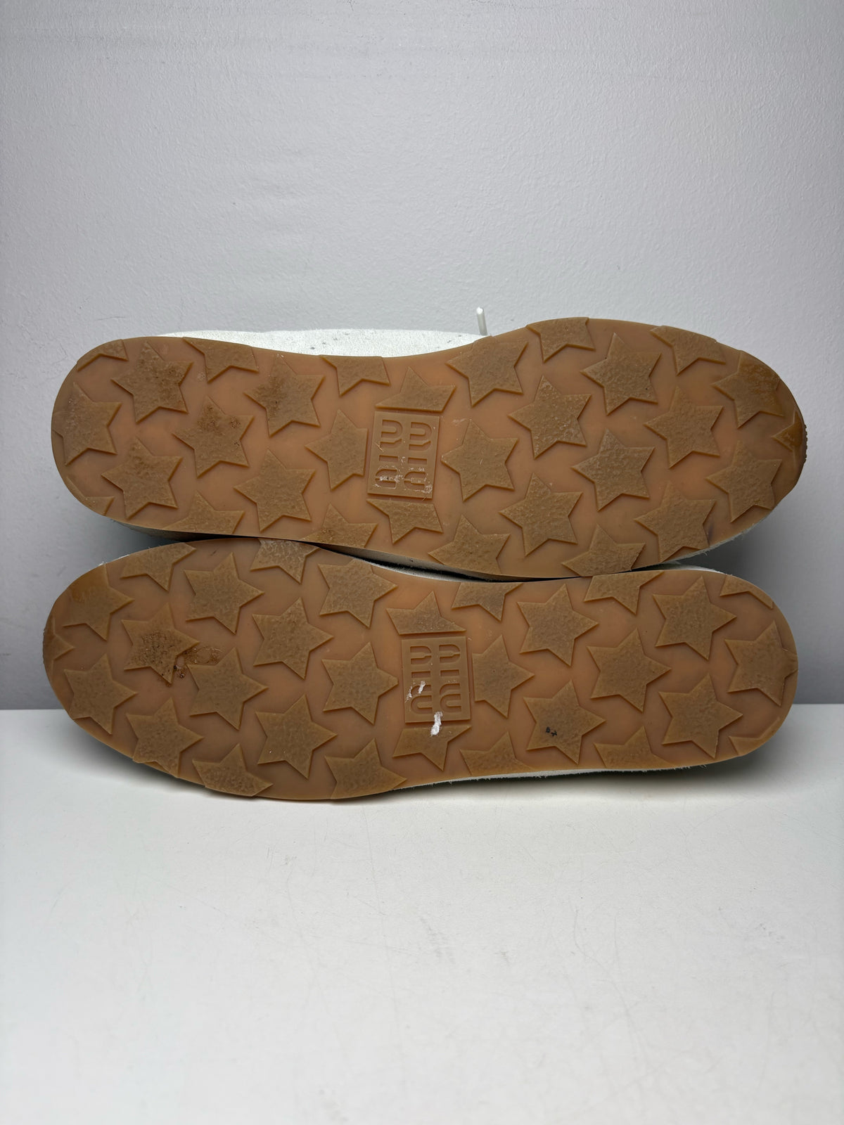 Women's Size 39 (US 9) Miu Miu Plume White Suede Pre-Owned Sneakers