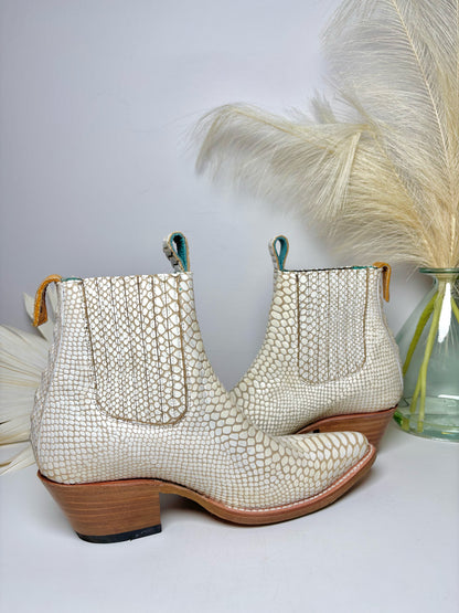 W Shoe Size 7.5 pskuufman... Bone Leather Snake Skin Boots