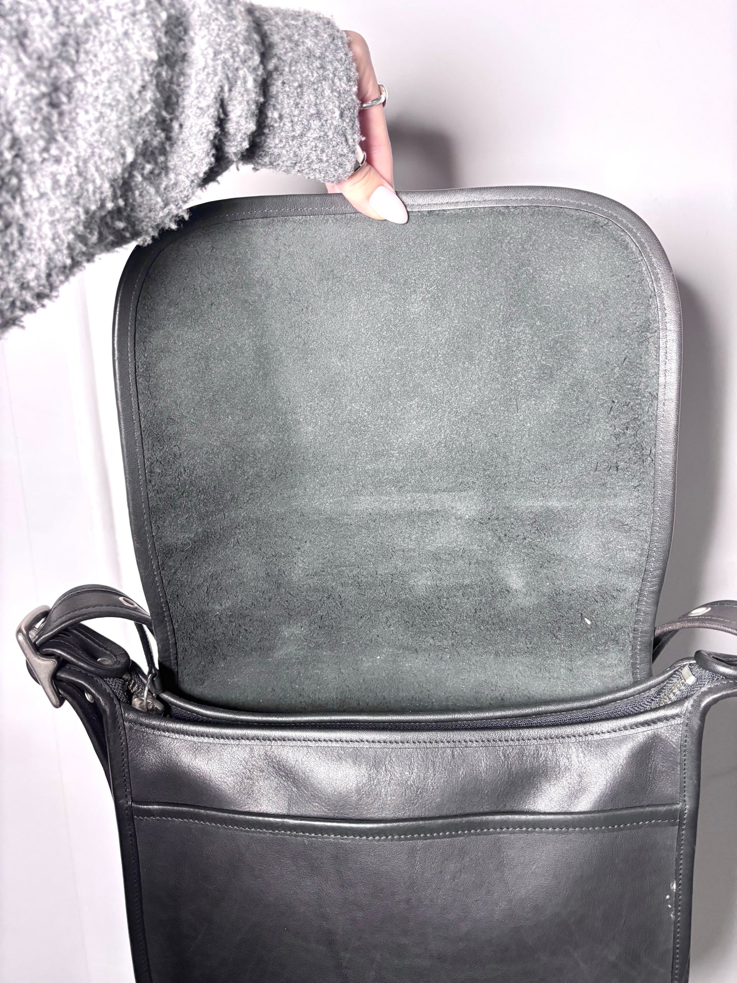 Leather Coach Solid Vintage Leather Pre-owned Black Genuine Leather Medium Purse