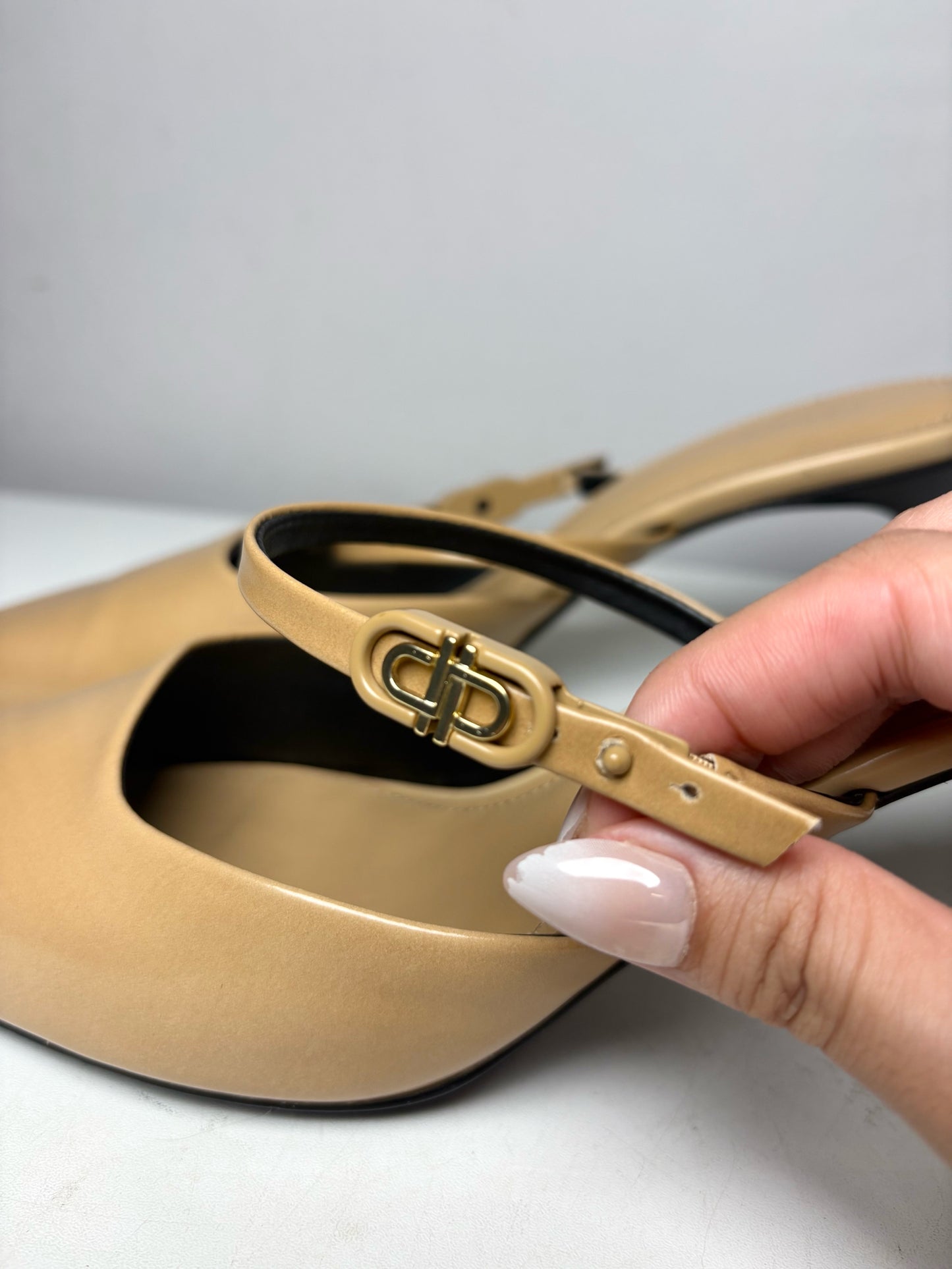 Women's Shoe Size 40 PEDRO Camel Leather NWT Pre-Owned Slip-On Mule Pumps