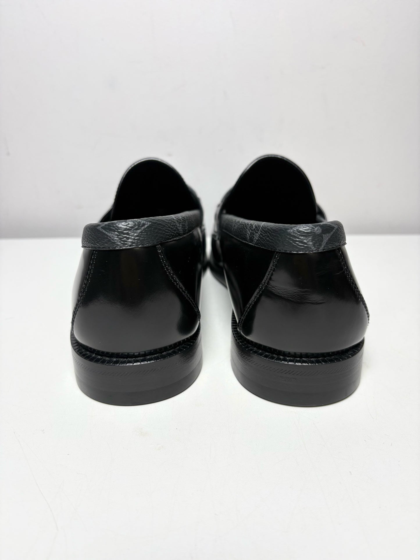 Louis Vuitton Black Leather Solid Mens Shoe Size 8M Men's Pre-owned, NWT Loafers