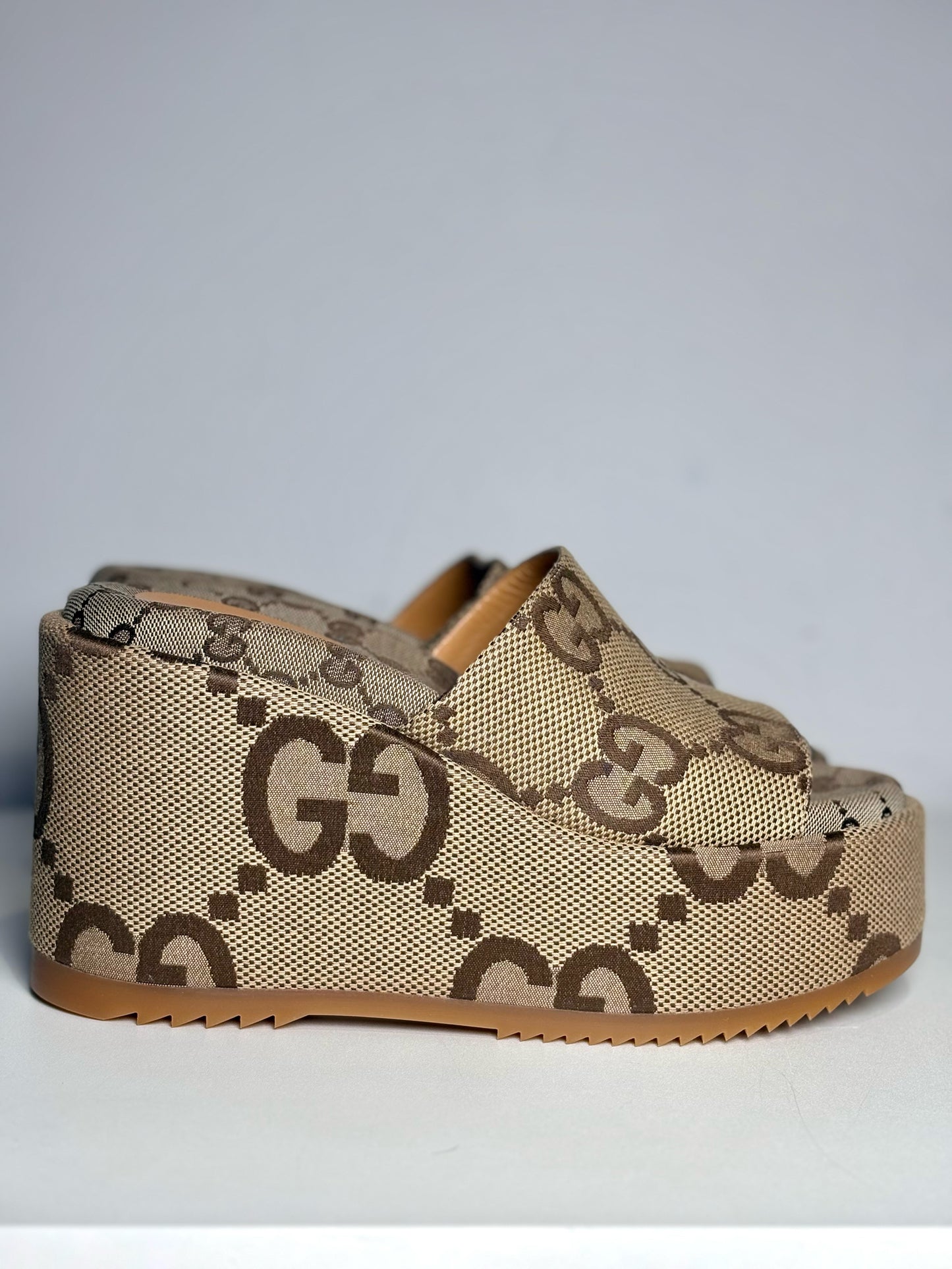W Shoe Size 39 Gucci GG Beige, Brown Canvas Women's Pre-owned Wedge Slides