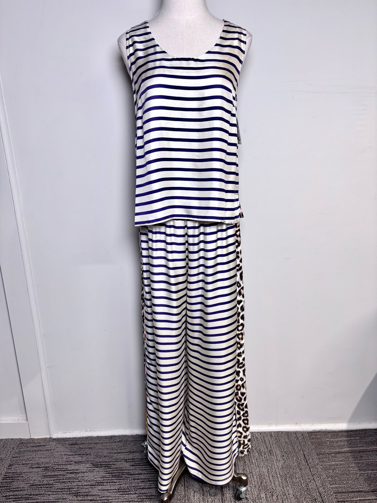 Women Size 2 La Prestic Ouiston Cream, Blue Striped, Animal Print 2 Piece Set