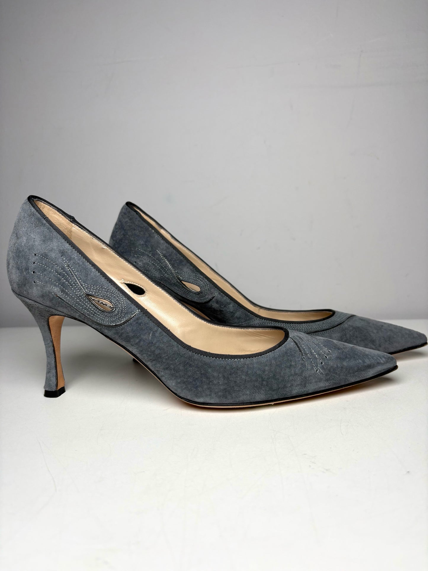 W Shoe Size 39 Manolo Blahnik Rela Grey Suede Pre-owned Pump