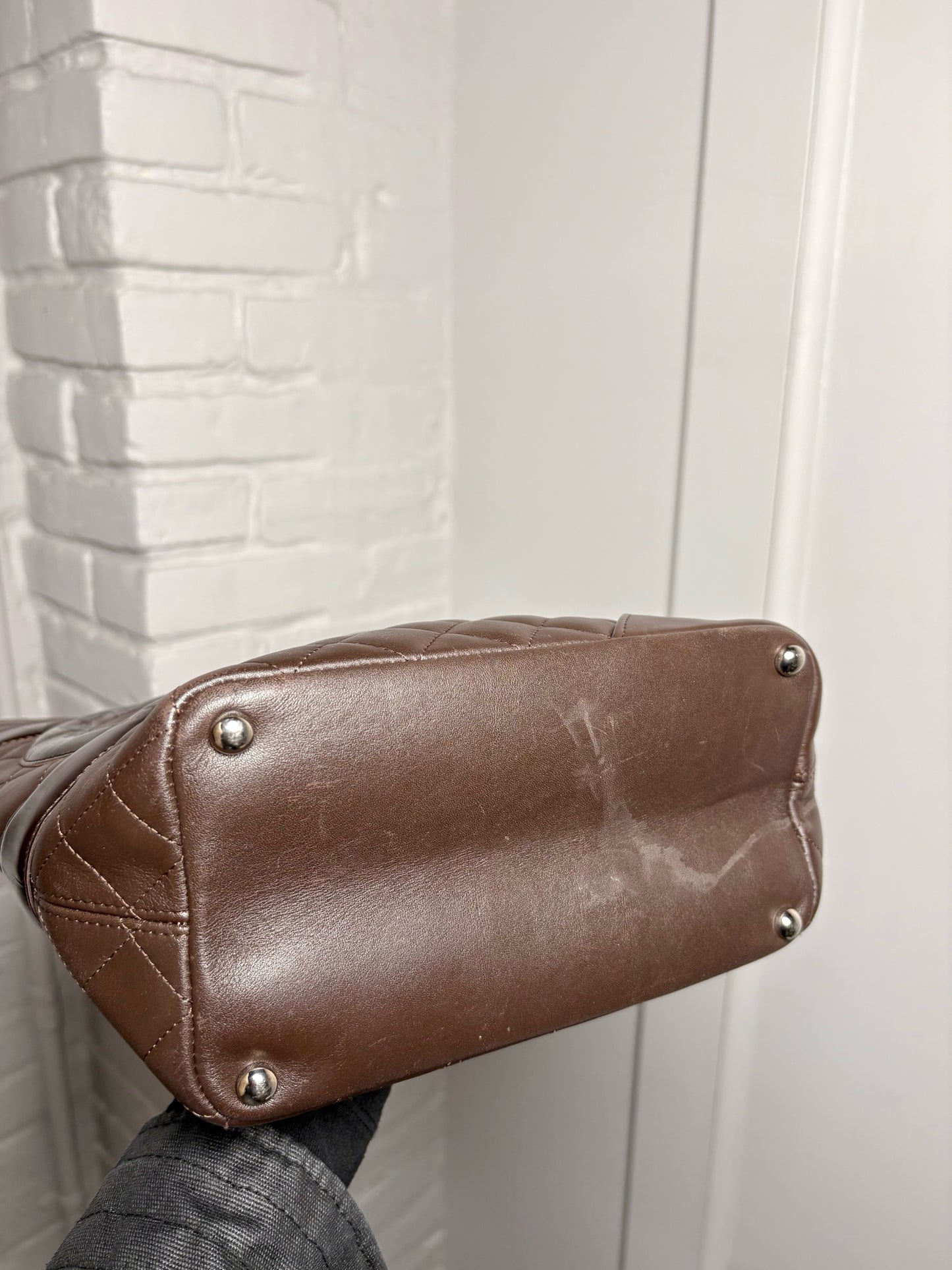 Leather Chanel Quilted Vintage Leather Brown Calfskin Medium Purse