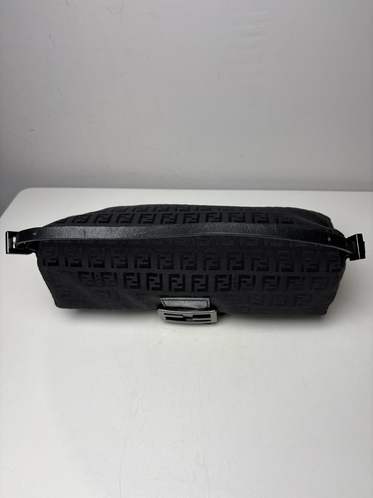 Women's Authentic Fendi Small Baguette Black Zucchino FF Canvas Vintage Y2K Authentic Pre-Owned Shoulder Bag