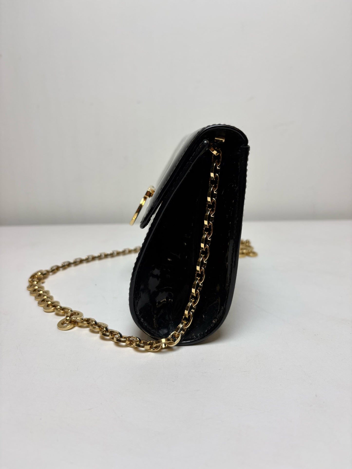 Women's Salvatore Ferragamo Solid Vintage Patent Leather Pre-owned Black Purse