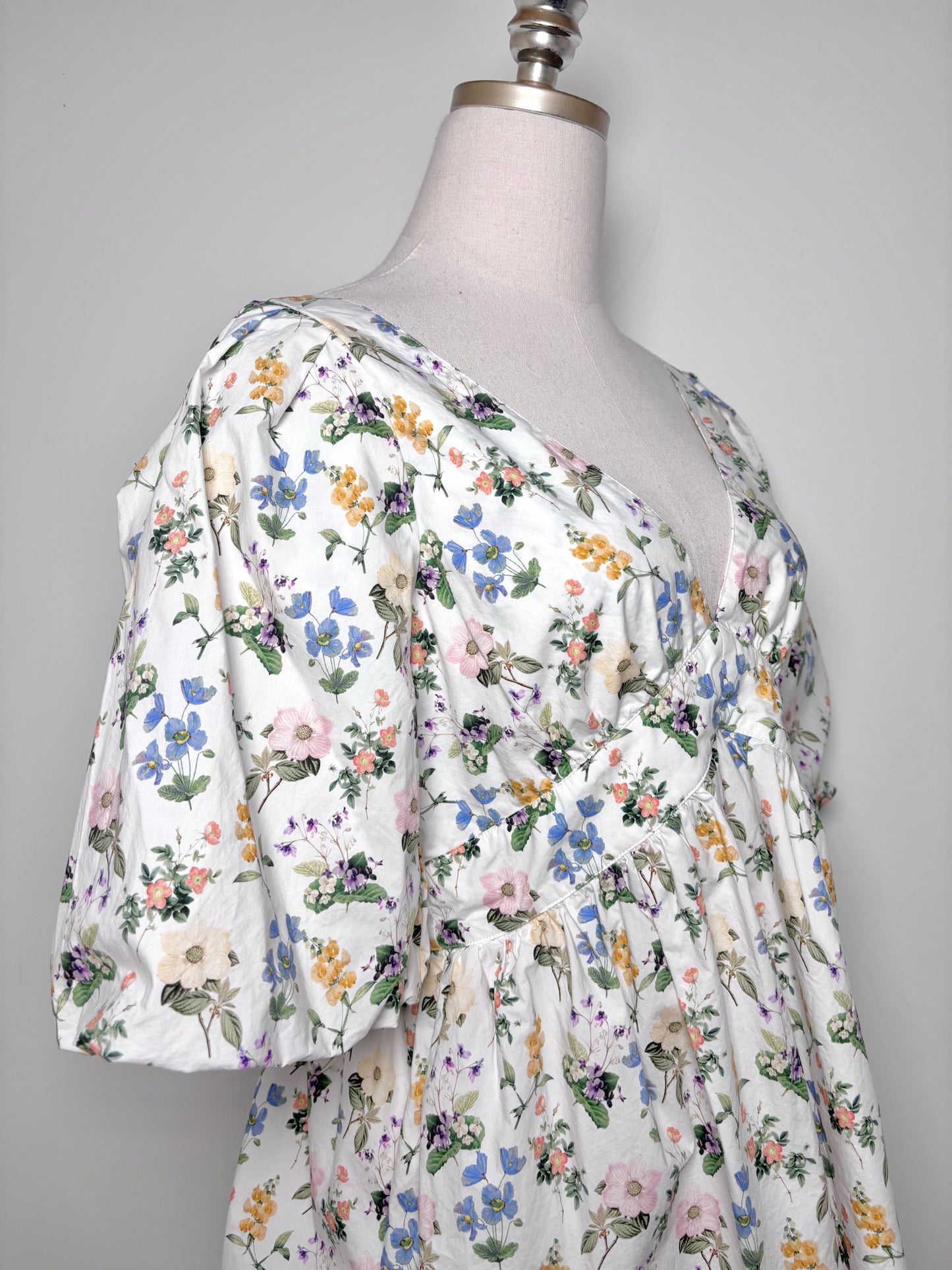 Women Size M Marissa Webb White, blue, pink, green, yellow Floral Cotton Blouse
