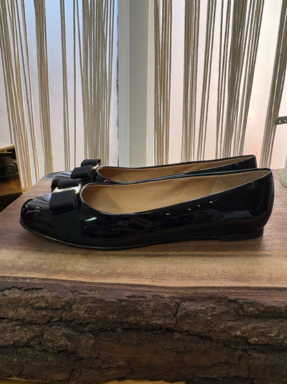 W Shoe Size 8.5 Salvatore Ferragamo Vara Black Patent Leather Bow Pumps