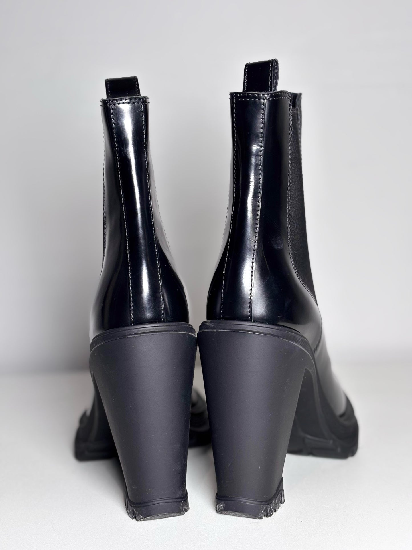 W Shoe Size 38 (8 US) Alexander McQueen Chelsea Black Leather Pre-owned Boots