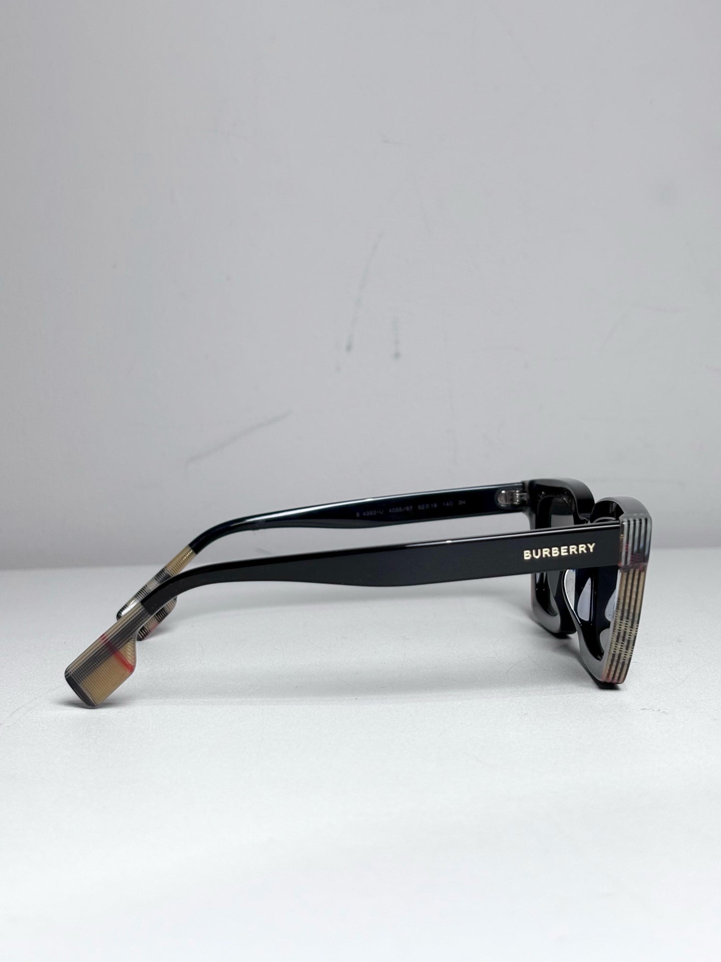 Burberry Briar B4392 U Women's Pre-owned Black Acetate Sunglasses