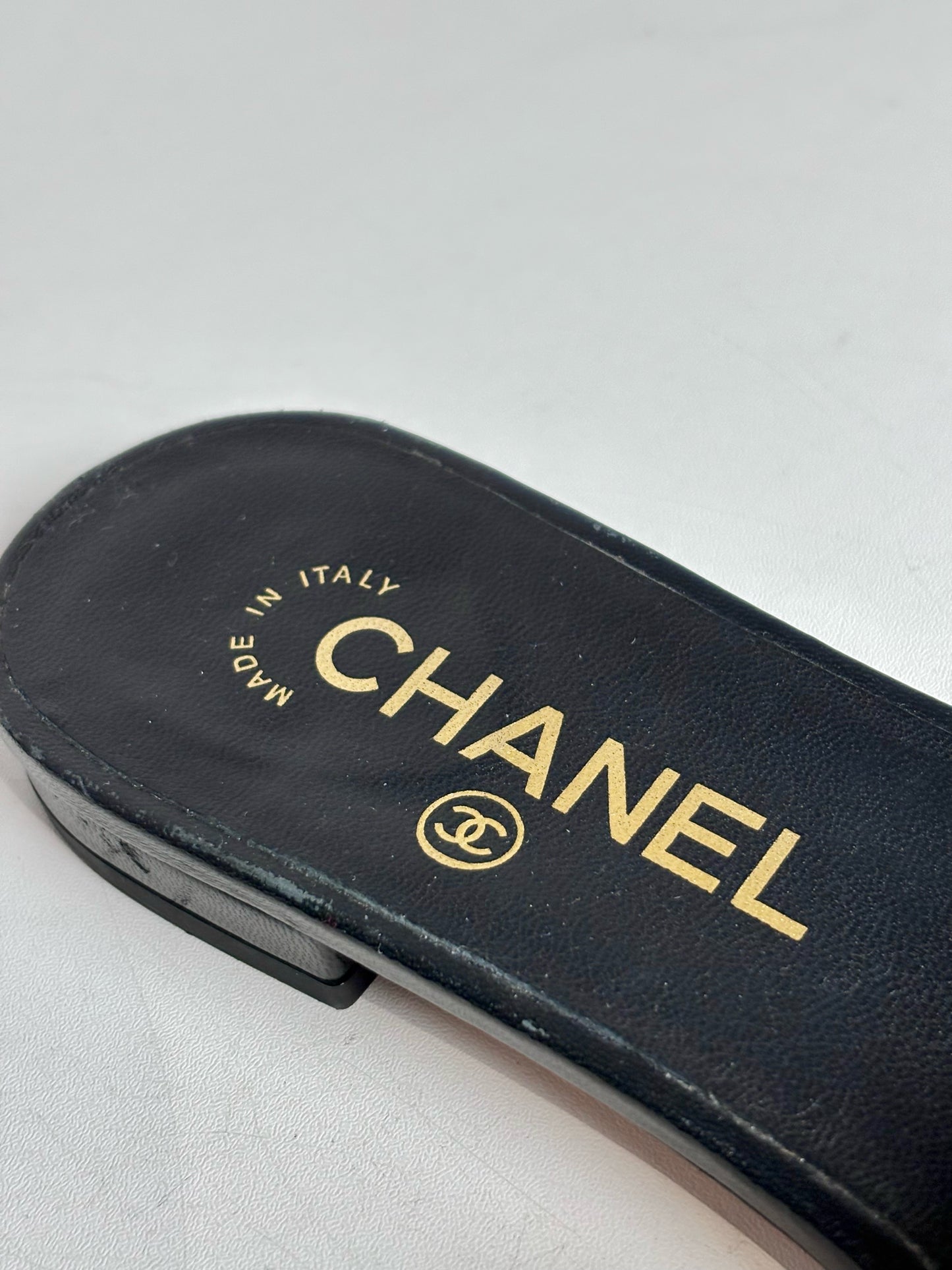 W Shoe Size 37.5 (7.5) Chanel Black Leather Women's Pre-owned Sandals