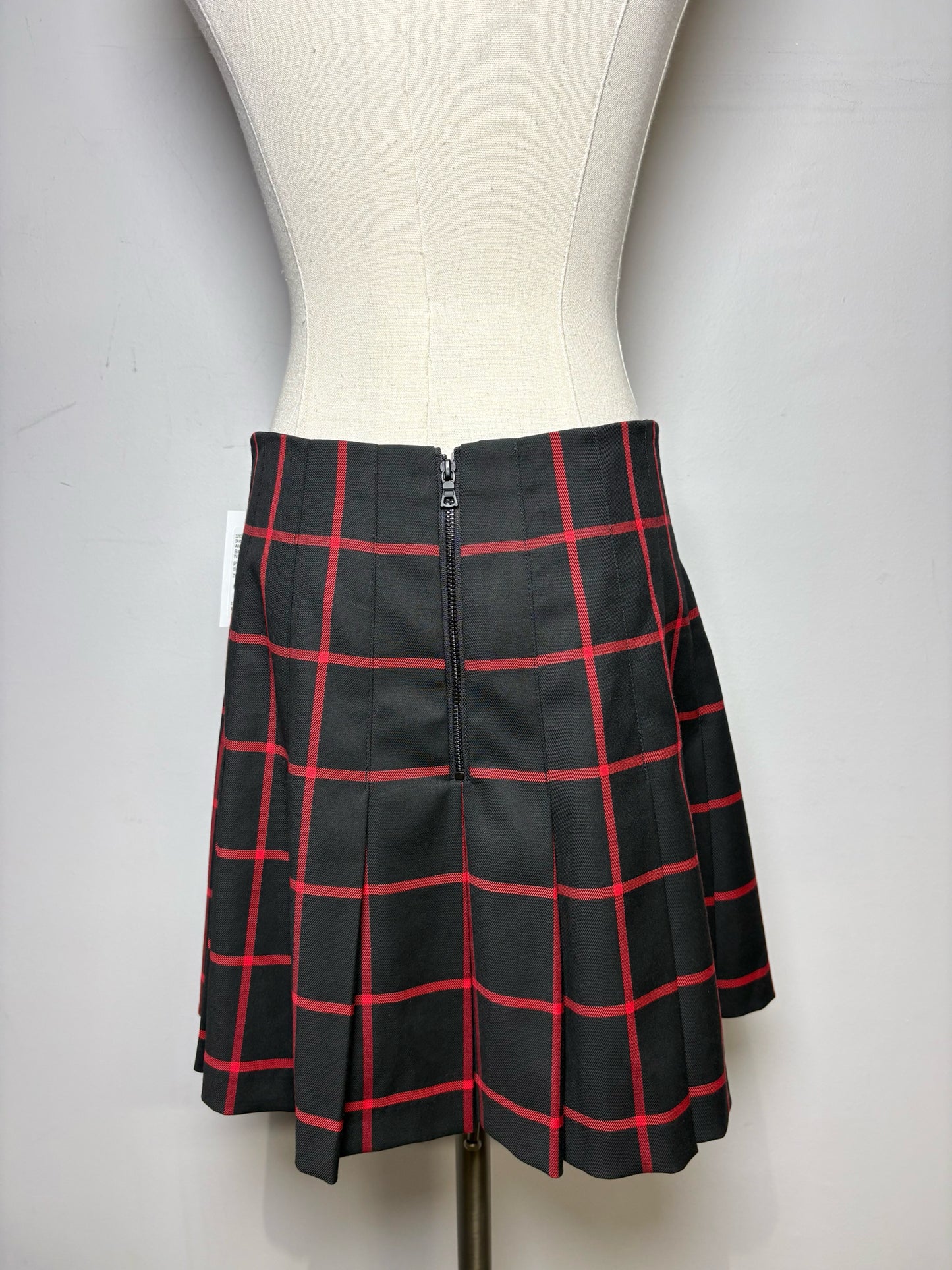 Women's Size 6 Alice + Olivia Black & Red Plaid Pleated Pre-Owned Mini Skirt