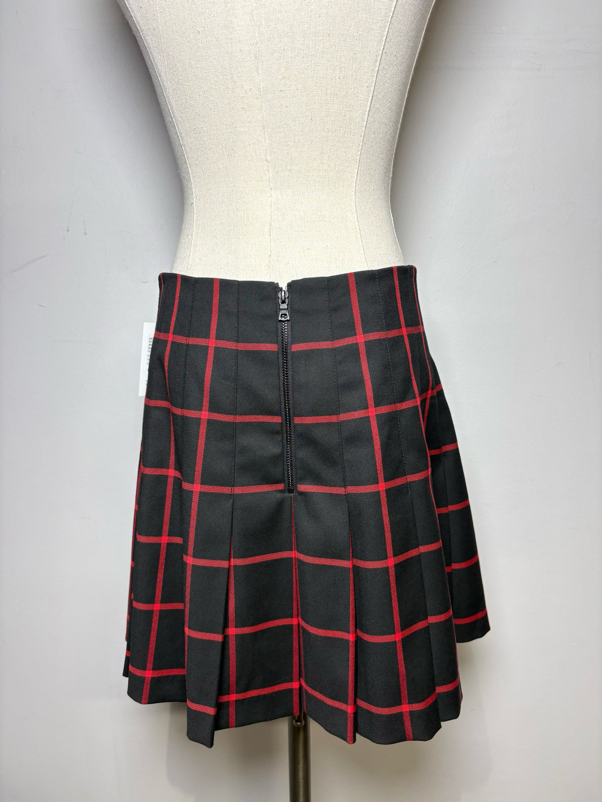 Size 6 Alice + Olivia Black, red CheckerWomen's Pre-owned Mini Pleated Skirt