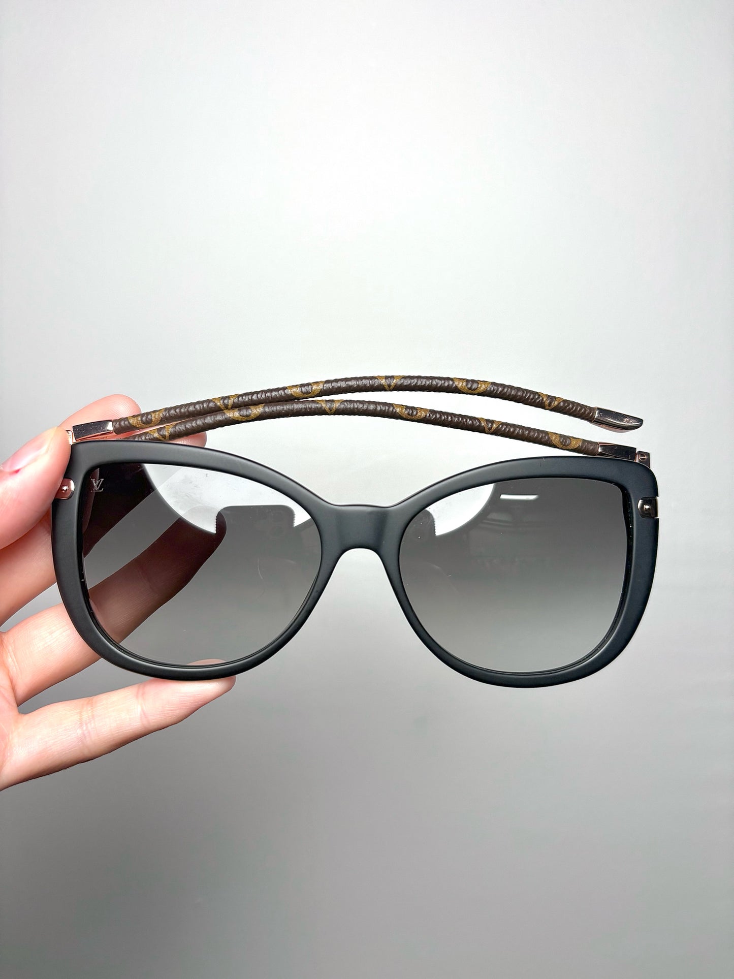 Louis Vuitton NWT Black Charlotte Leather-wrapped Monogram Fold Sunglasses