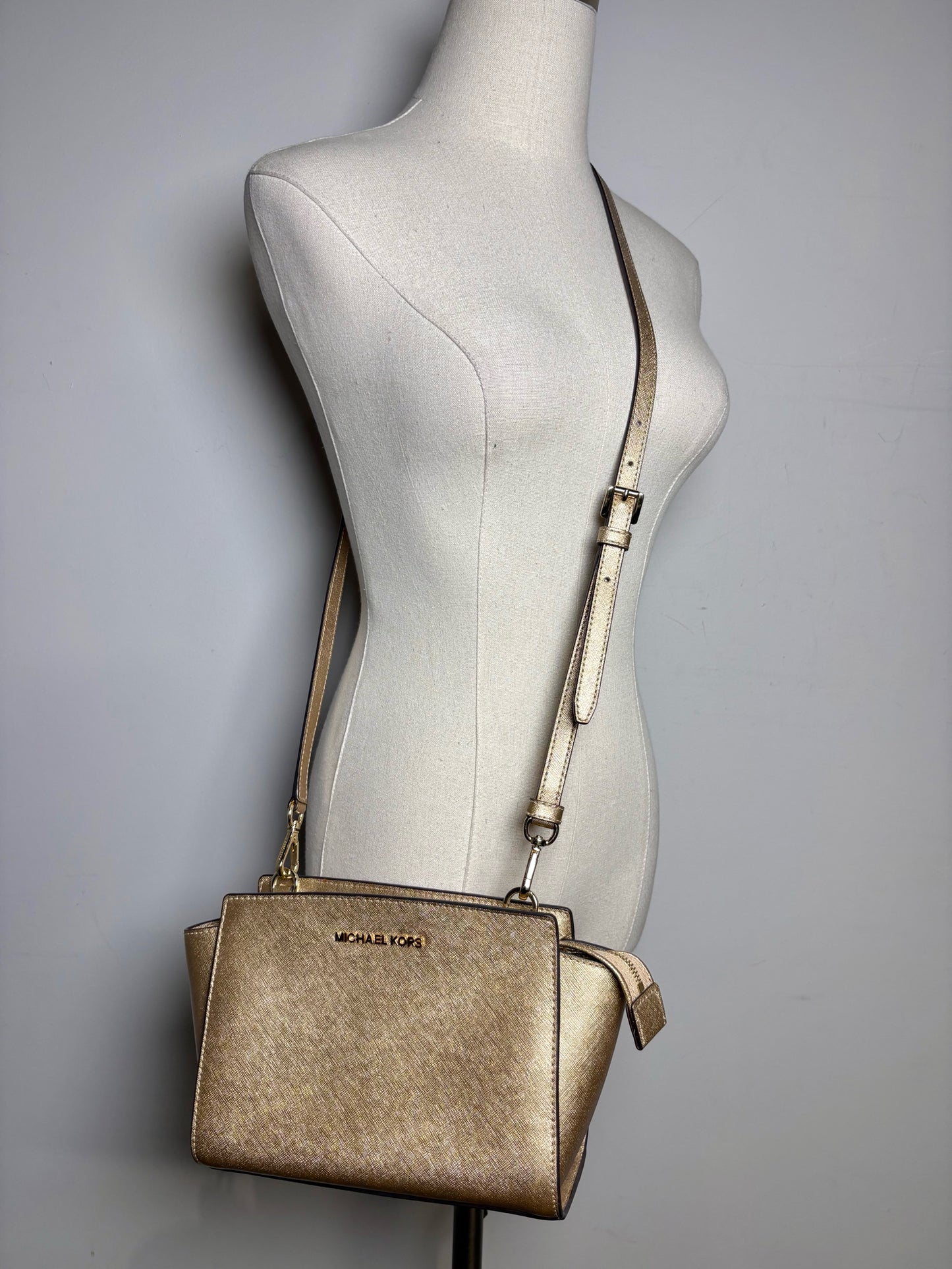 Women's Michael Kors Solid Leather Pre-owned Metallic Gold Small Purse