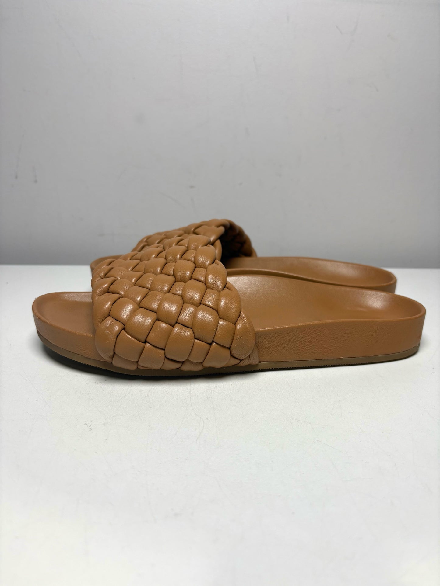 Women Shoe Size 38 (Est) Loeffler Randall Sonnie Tan/Camel Leather Pre-Owned Woven Lambskin Slides