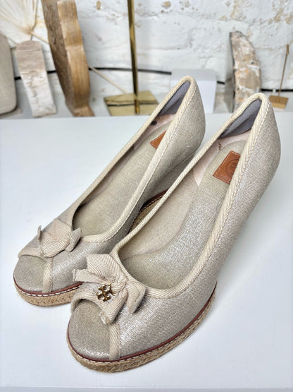 W Shoe Size 8.5 Tory Burch Beige Canvas Wedges