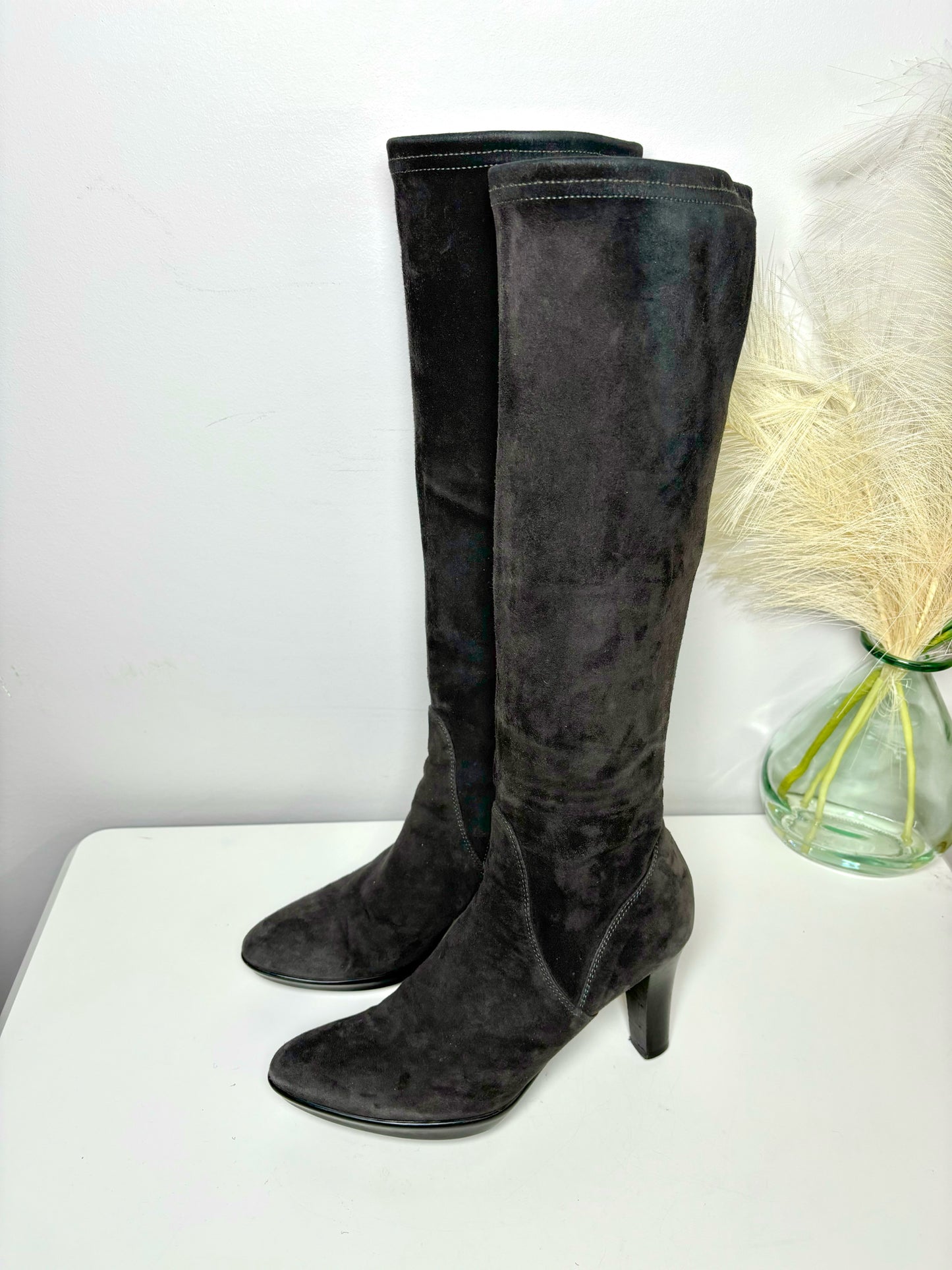 W Shoe Size 7 Aquatalia Gray Suede Boots
