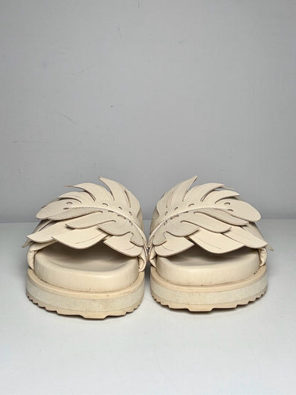 W Shoe Size 8 Farm Rio Ivory Vegan Leather Pre-owned Slip-ons