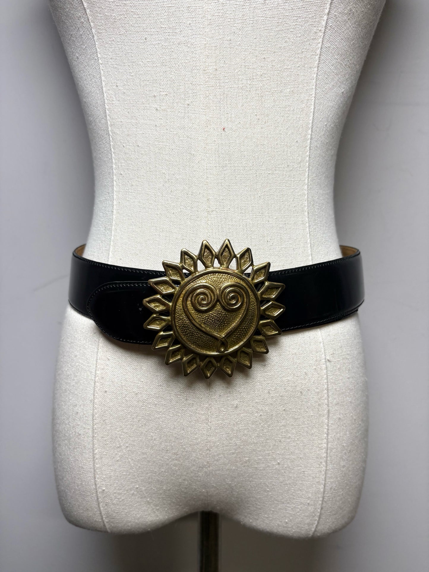 Women Size 44 (US 10) Moschino Black Patent Leather Vintage Pre-Owned Belt