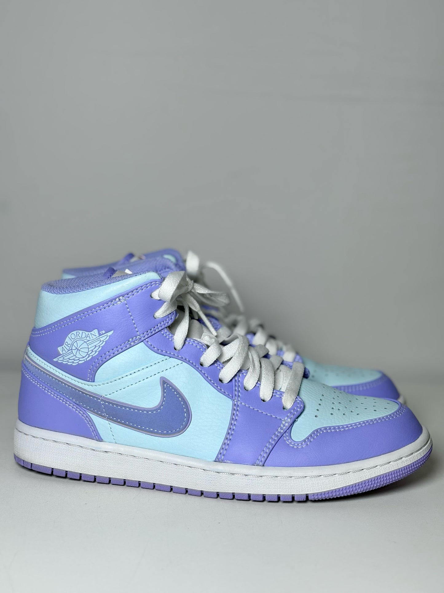 W Shoe Size 8.5 Nike Jordan 1 Mid Purple Aqua Leather High Top Sneakers