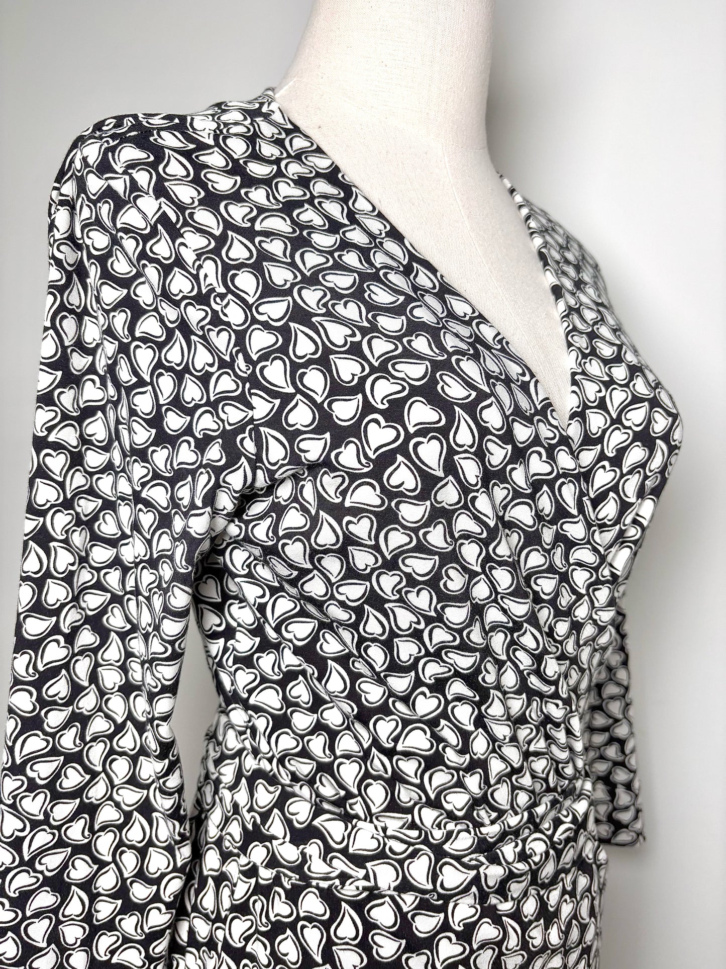Women Size 10 Diane Von Furstenberg Black, White Hearts Dress