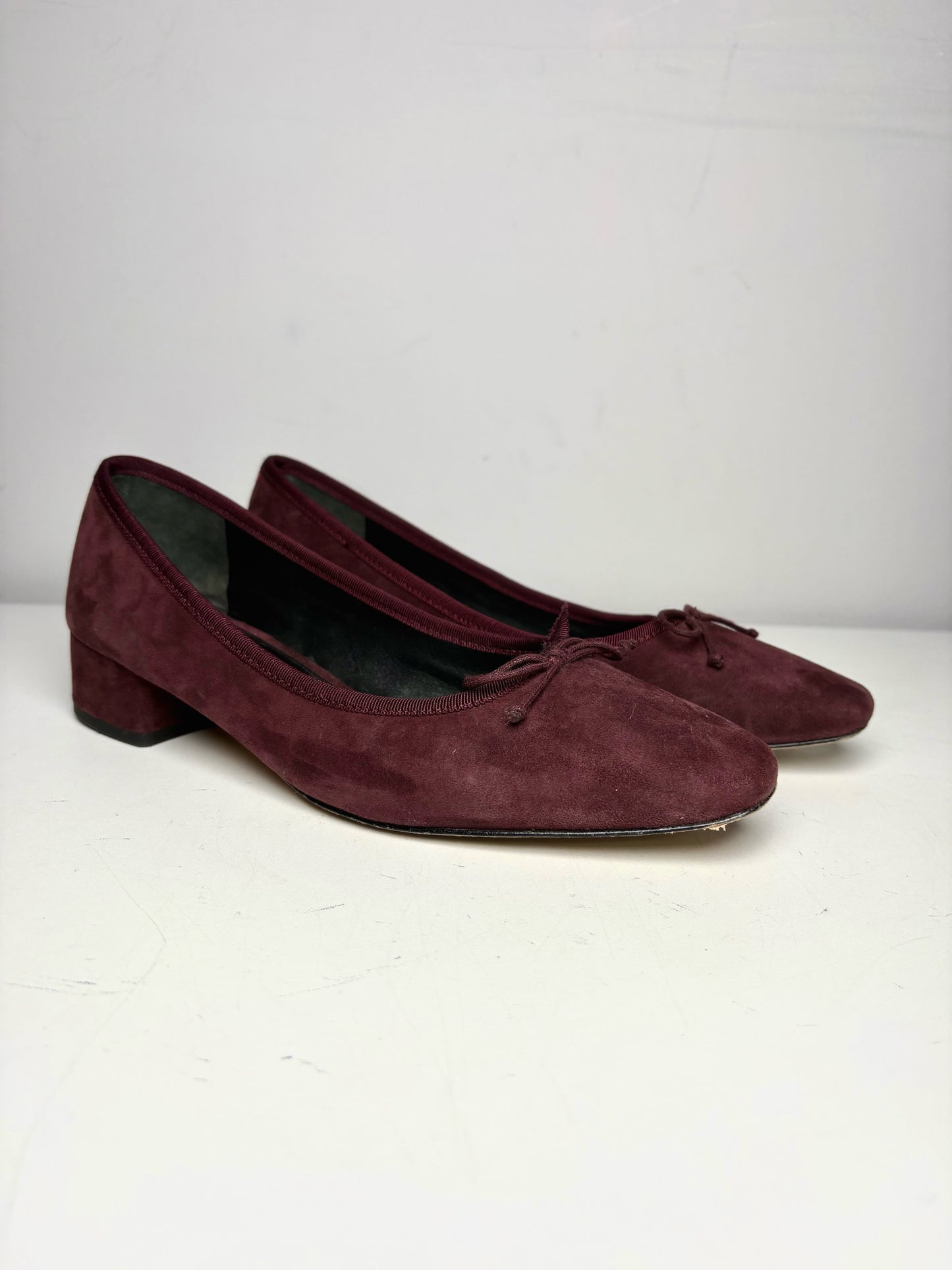 W Shoe Size 7.5 Veronica Beard Burgundy Suede Heels